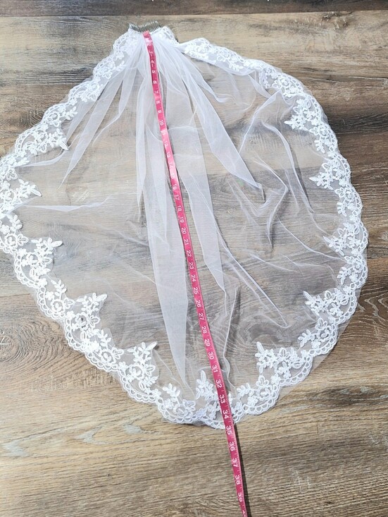 Handmade 1-Tiered Embroidered Applique Drop Hip Veil, NWOT
